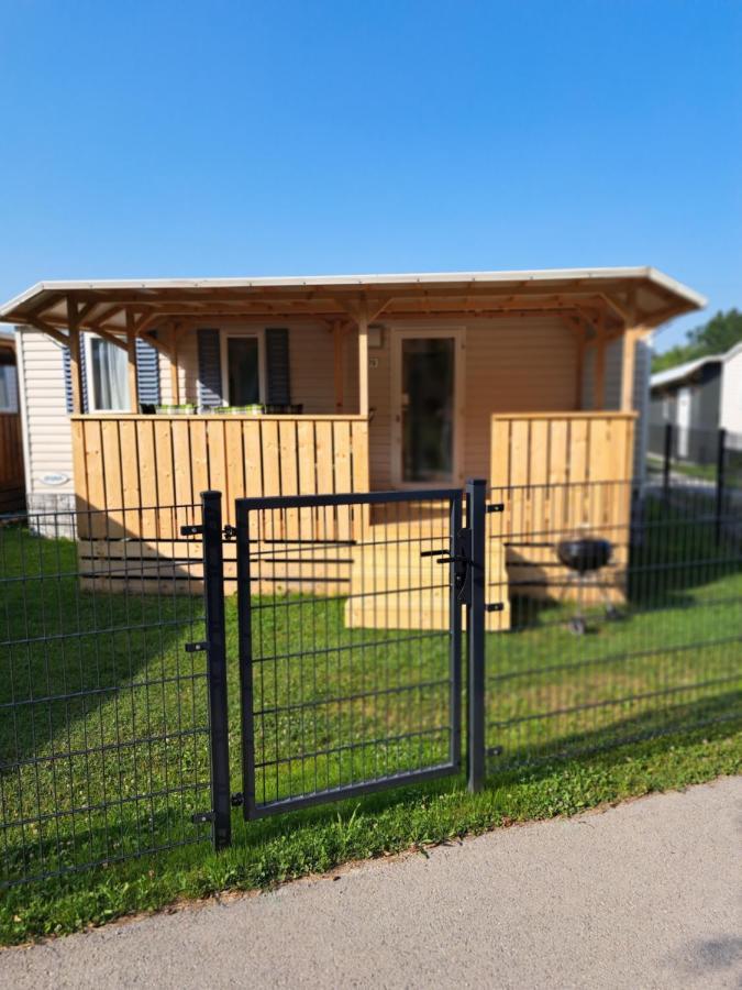 Mobilheim Chalet Bei Georg Seekirchen am Wallersee Ngoại thất bức ảnh